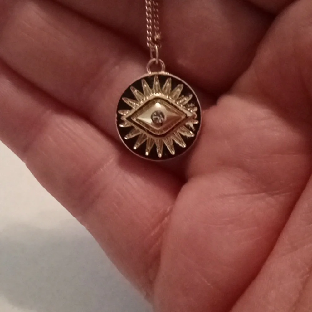 #1056.  5 Piece Assorted Gold Toned Pendant Necklace Bundle - Picture 6 of 11